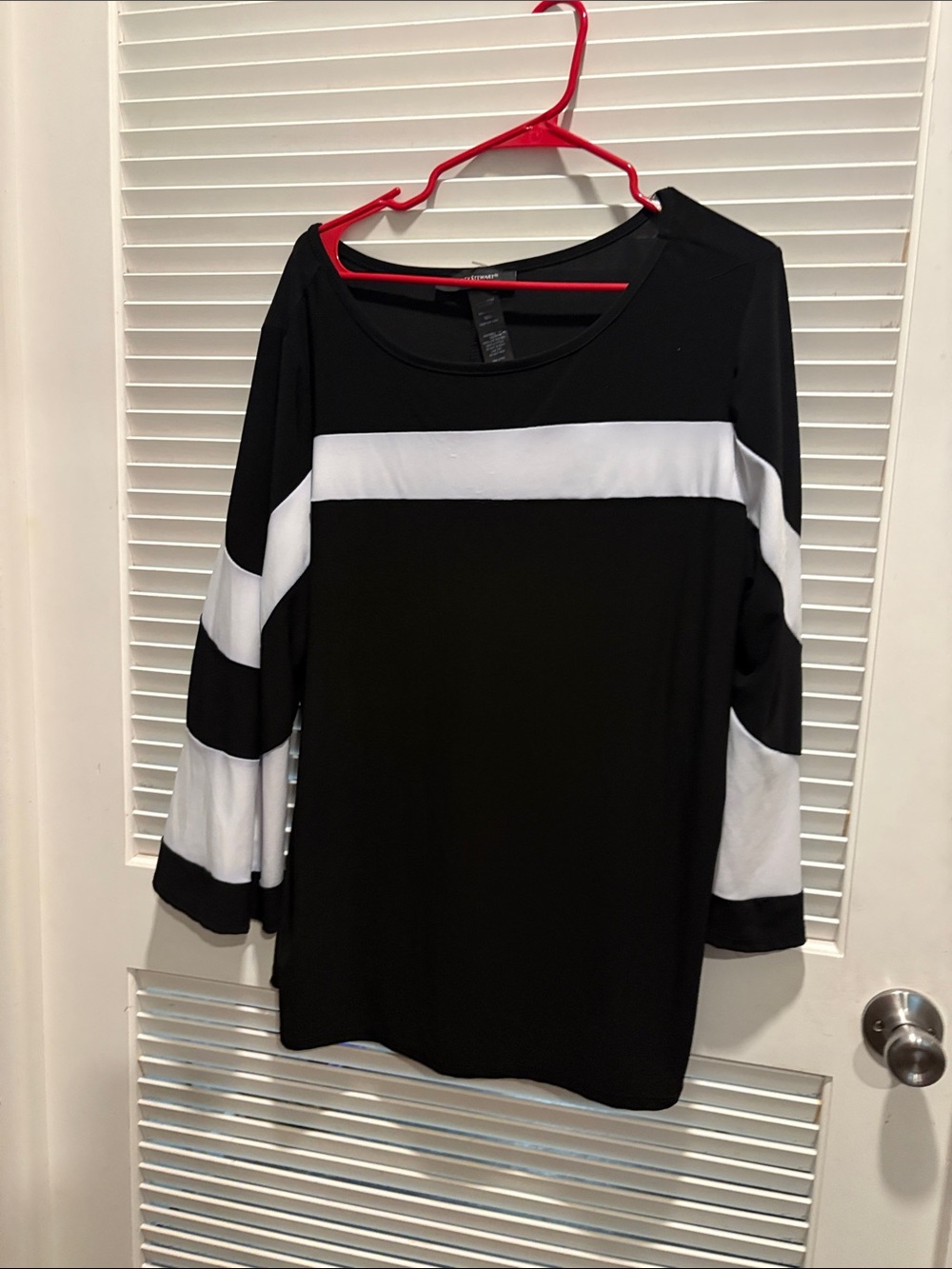 Ashley Stewart Black & White Colorblock Long Sleeve Scoop Neck Top